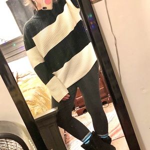 UNIF oversized medium cable knit b&w sweater euc